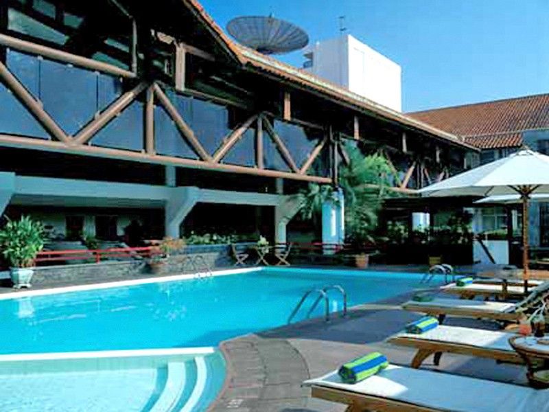 Hotel Santika Bandung Exterior foto