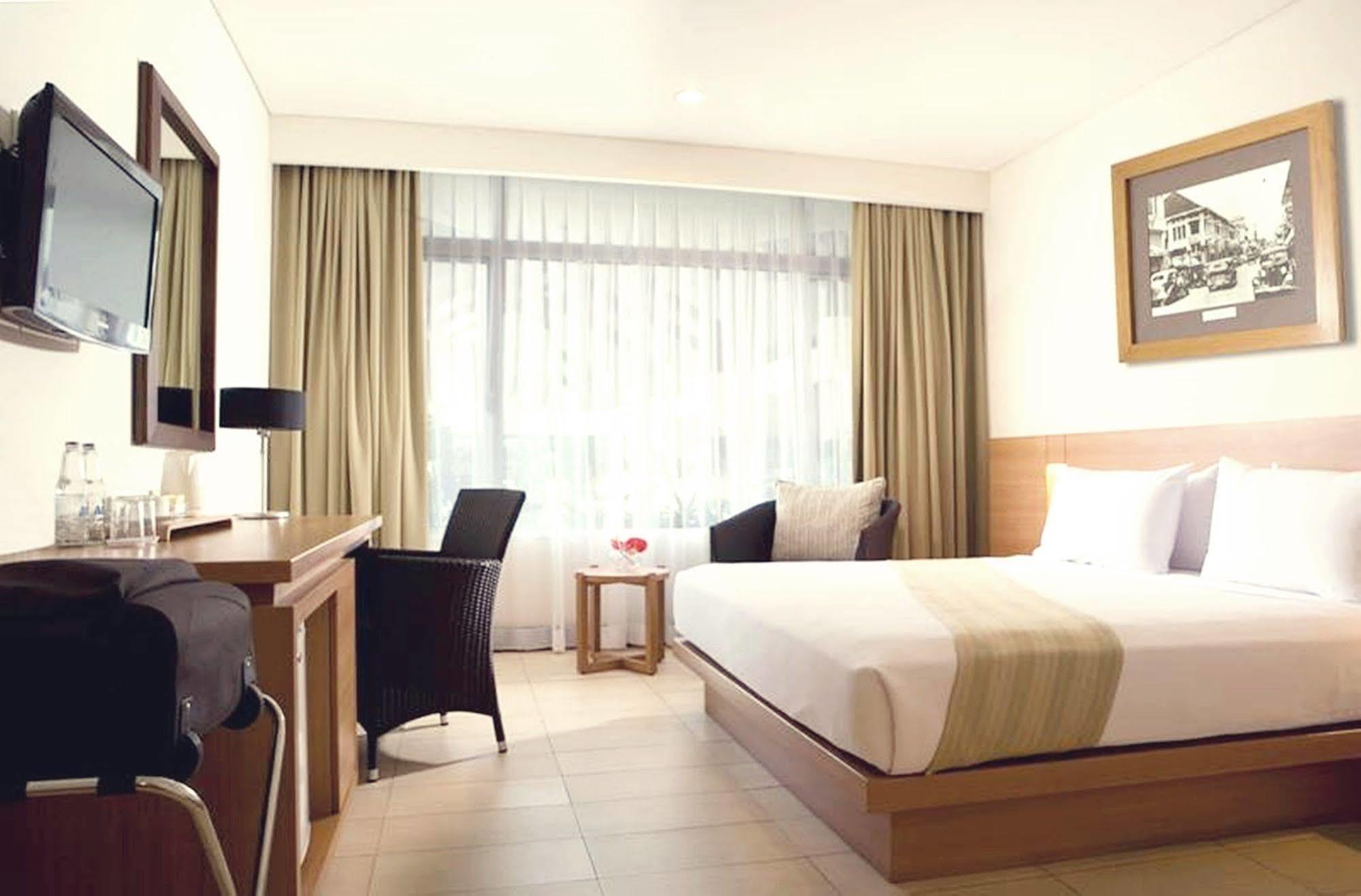 Hotel Santika Bandung Exterior foto