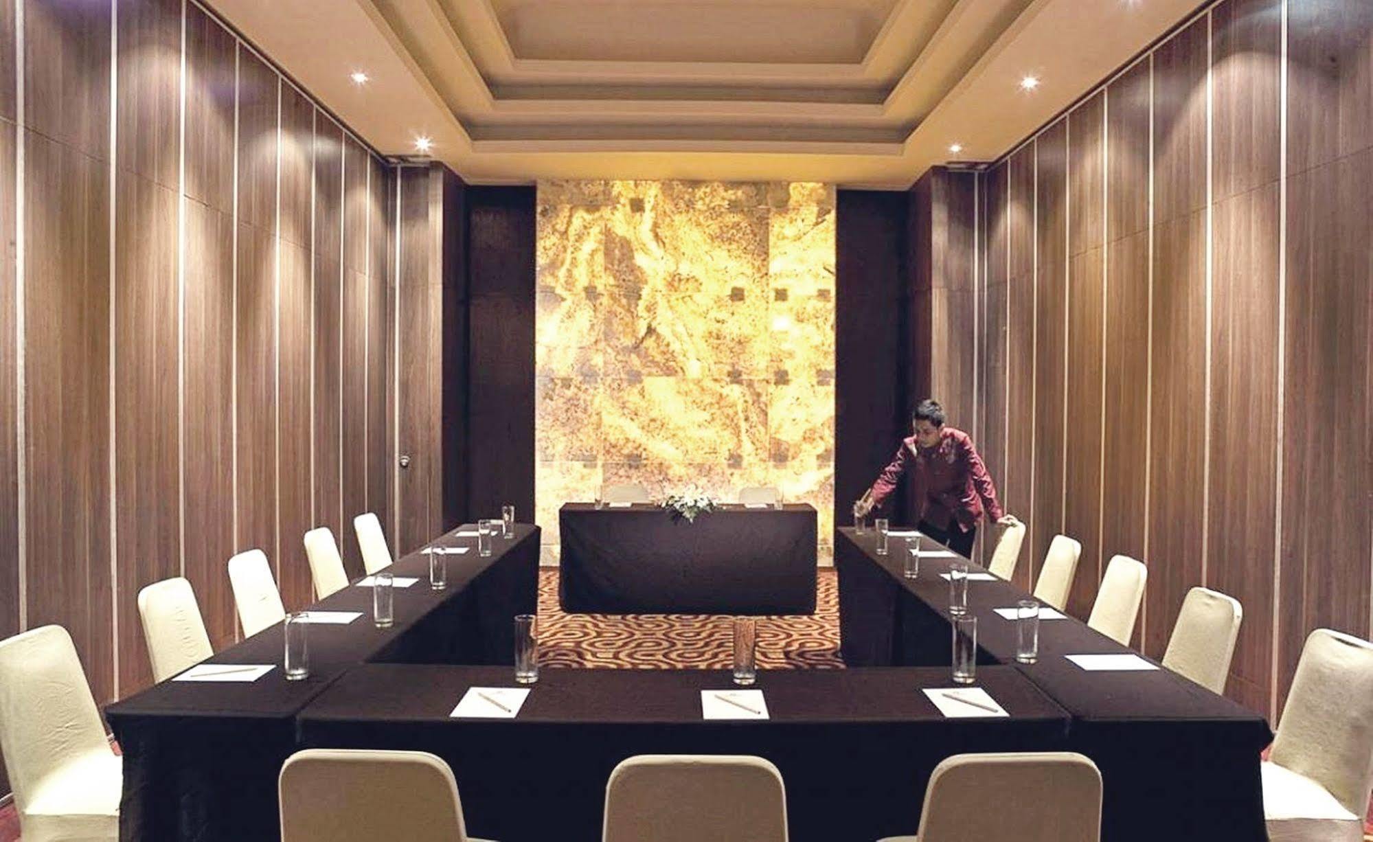 Hotel Santika Bandung Exterior foto
